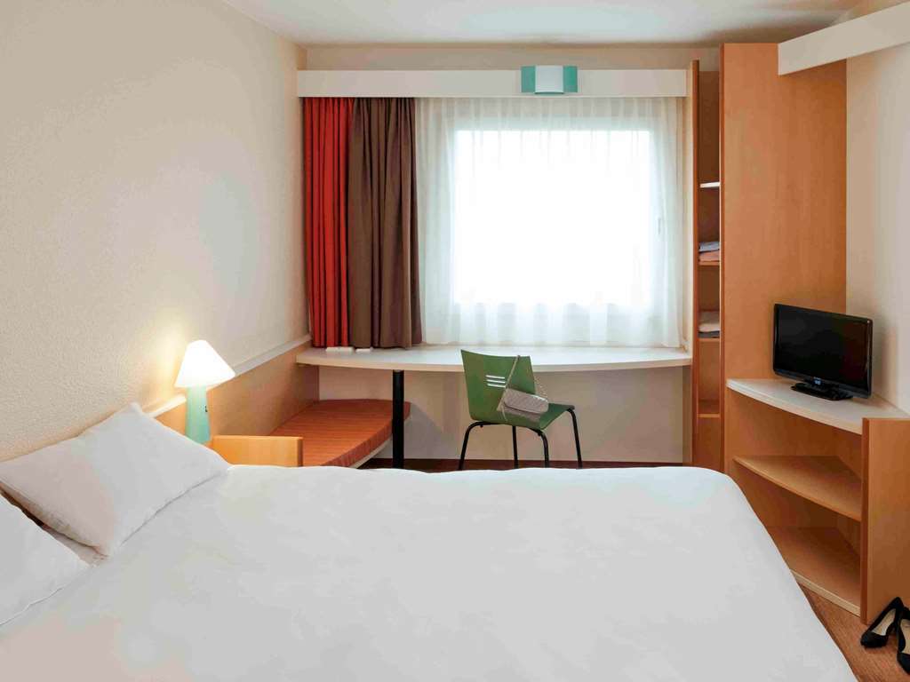 Ibis Marseille Timone Hotel Room photo